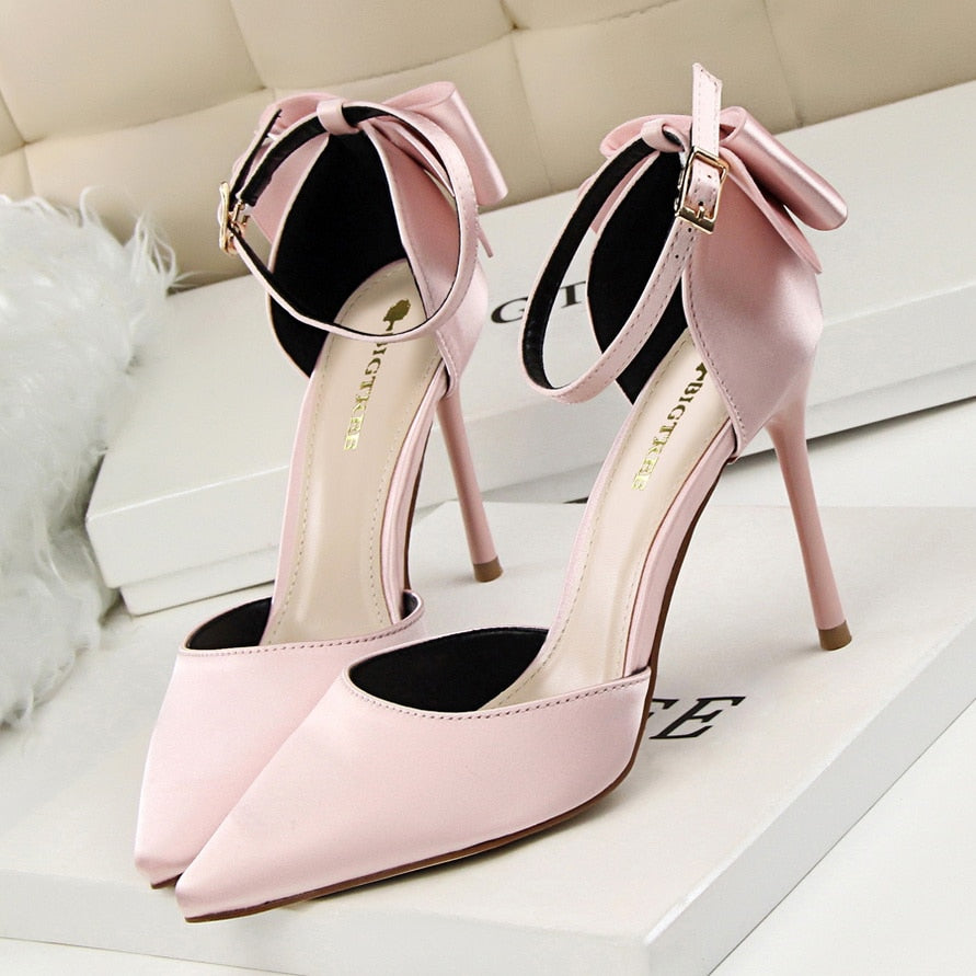 Bow Pointed Toe Pumps