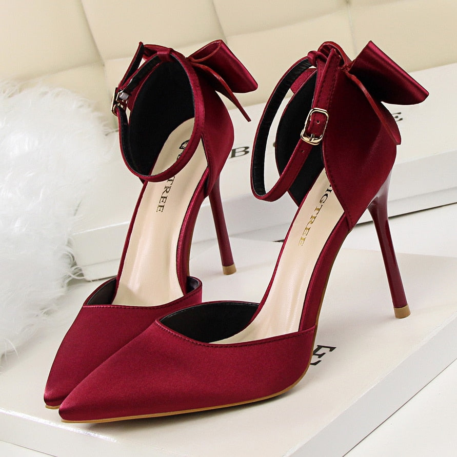 Bow Pointed Toe Pumps