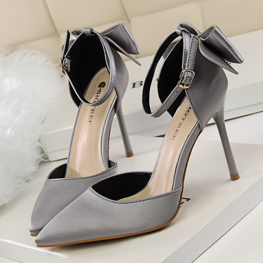 Bow Pointed Toe Pumps