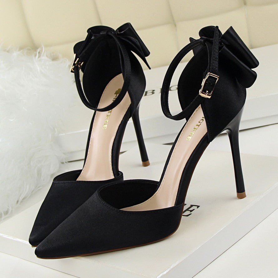 Bow Pointed Toe Pumps